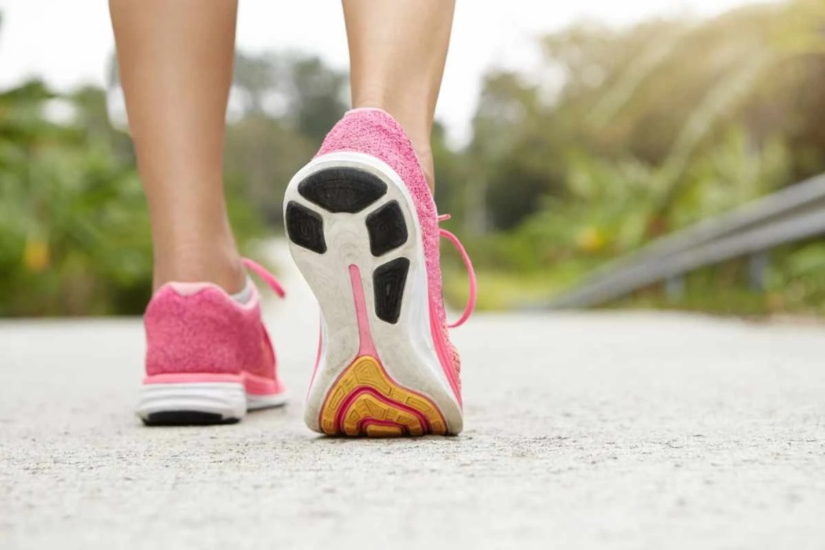 15 minuti al giorno: questa camminata trasforma il tuo corpo e ti fa sparire lo stress per sempre