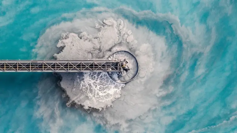 Addio 'eterni' composti chimici: un filtro rivoluzionario ripulisce l'acqua 100 volte più velocemente