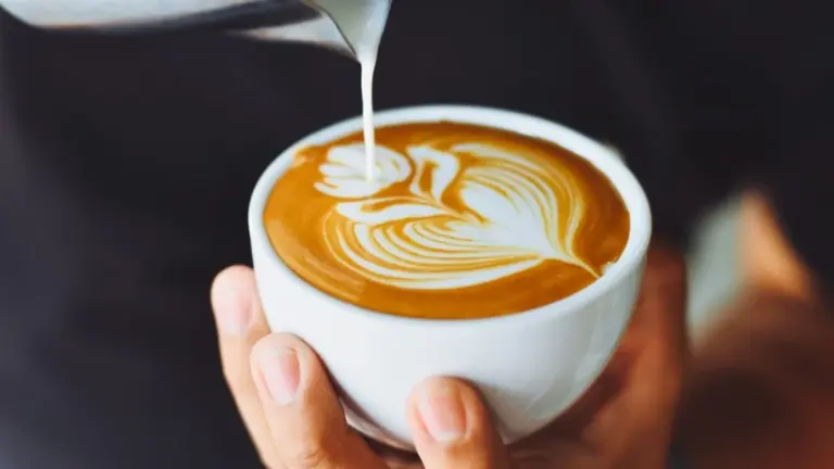 Brenda: 6 consigli esperti per bere caffè se hai la pressione alta