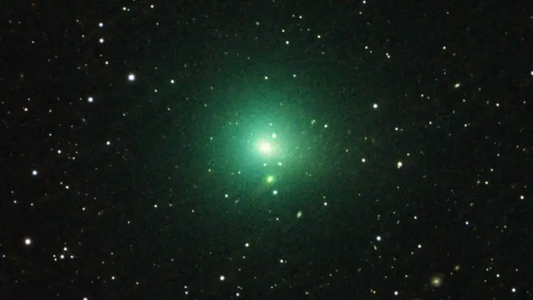Cometa Sorprendente: Ha Invertito la Sua Rotazione Vicino al Sole, la Scienza Stupita