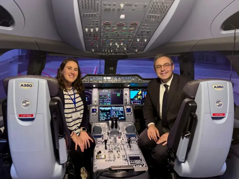 Cosa succede quando un pilota prova il simulatore Airbus A350: emergenze e atterraggi estremi