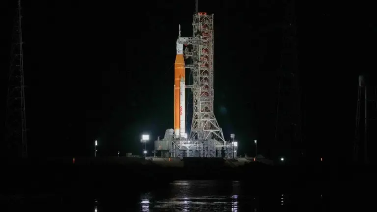 Perché il razzo lunare della NASA ha avuto problemi con una perdita di idrogeno durante un test cruciale