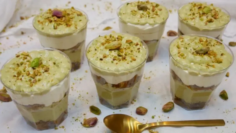 Tiramisù al pistacchio: la versione senza cottura che sta conquistando l'estate