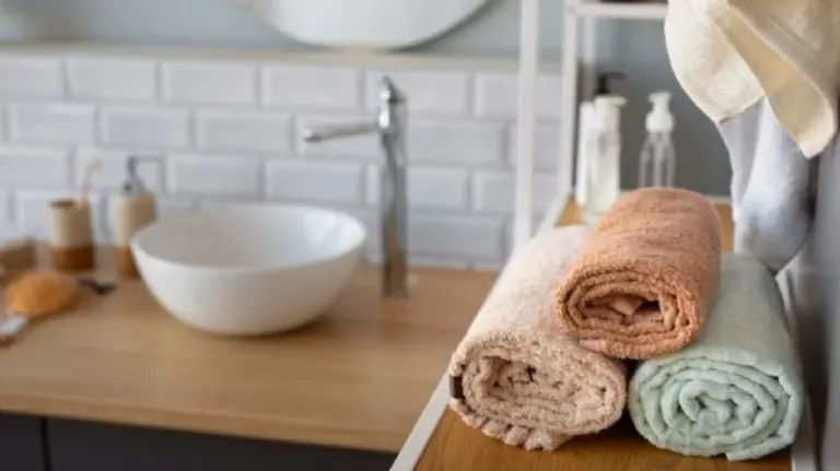 Addio asciugamani in bagno? La nuova tendenza che promette di cambiare il modo di asciugare le mani