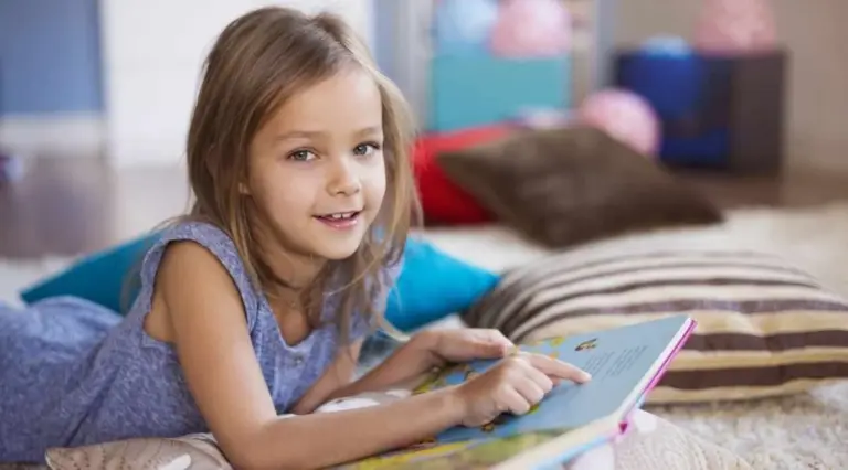 Dal "scroll" alla carta: 5 segreti per ritrovare l'abitudine alla lettura nell'era delle distrazioni digitali