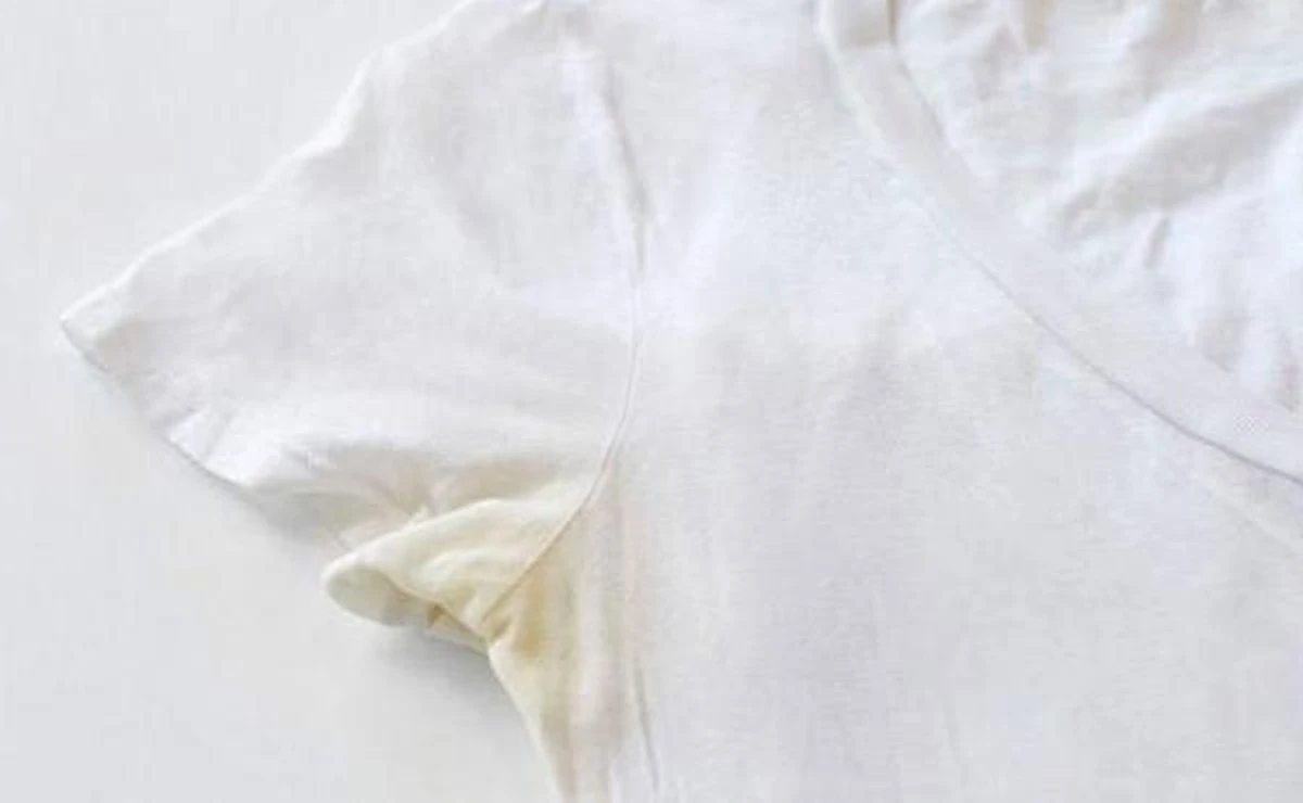 Macchie di deodorante sulle magliette: rimedi casalinghi che funzionano davvero