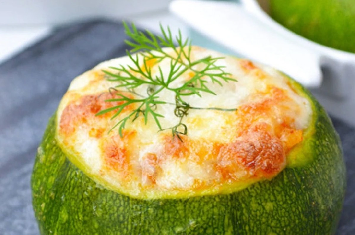 Zapallitos rellenos: el truco fresco de limón y nueces que te cambiará la cena